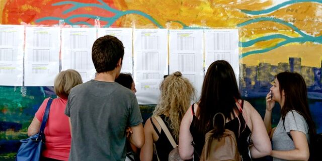 Πανελλήνιες 2022: Ανακοινώθηκαν οι βαθμολογίες των υποψηφίων – Πώς μπορούν να τις δουν