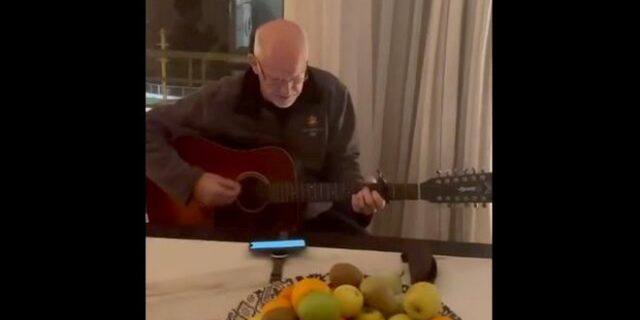 Γιώργος Παπανδρέου: Τα γενέθλια και “το Καλημέρα Ήλιε” στη μητέρα του