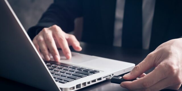 Ιαπωνία: Υπάλληλος μέθυσε και έχασε USB με προσωπικά δεδομένα 460.000 κατοίκων