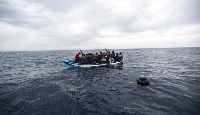 Μεγάλη Βρετανία: Αντιδράσεις για την ηλεκτρονική σήμανση για πρόσφυγες που εισέρχονται στη χώρα με βάρκες