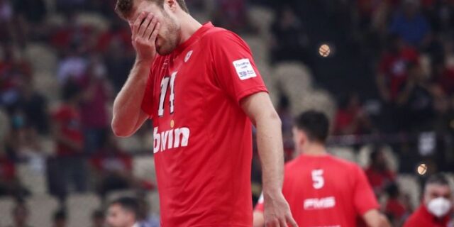 Ολυμπιακός – Παναθηναϊκός: Δακρυγόνα έξω από το ΣΕΦ – Για καπνογόνα οπαδών κάνει λόγο η αστυνομία