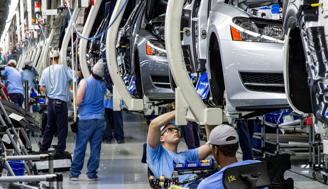 Volkswagen: Δίνει έξι μισθούς στους εργαζομένους της στη Ρωσία αν παραιτηθούν