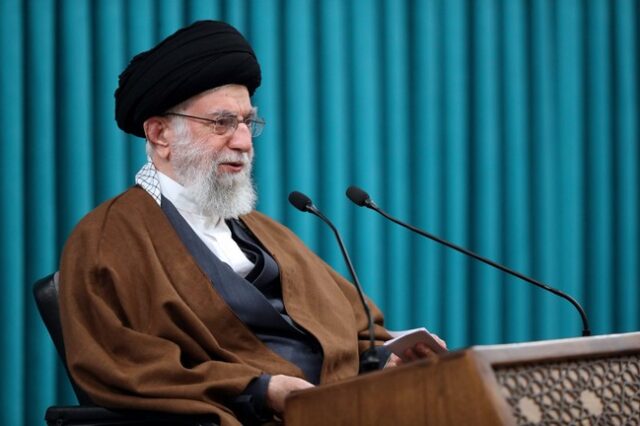 Ιράν – Χαμενεΐ: “Κλέψατε το πετρέλαιό μας και εμείς το πήραμε πίσω”