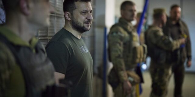 “Πυρά” Ζελένσκι: Όλοι μας υποστηρίζουν, αλλά τσεκάρουν τι μπορεί να γίνει για να μην υποφέρουν οι μπίζνες