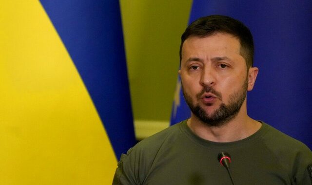 Ουκρανία: Ο Ζελένσκι επιχειρεί να ανυψώσει το ηθικό των Ουκρανών στρατιωτών-“Θα νικήσουμε”