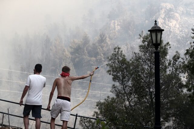 Εκπρόσωπος Πυροσβεστικής για φωτιές:  “Θέλουμε δίπλα μας κάθε πολίτη, η προσπάθεια είναι συλλογική”