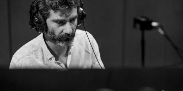 Μιχάλης Καλκάνης: “Πάντα με εντυπωσιάζει το πόσο δυνατά μπορεί να νιώσω ακούγοντας ένα παραδοσιακό κομμάτι”