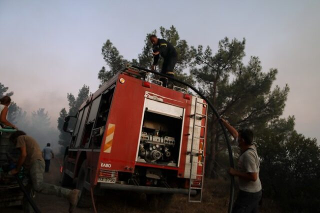 Φωτιά στη Δαδιά: Άλλη μια νύχτα αγωνίας – Σε ύφεση η πυρκαγιά στη Λέσβο