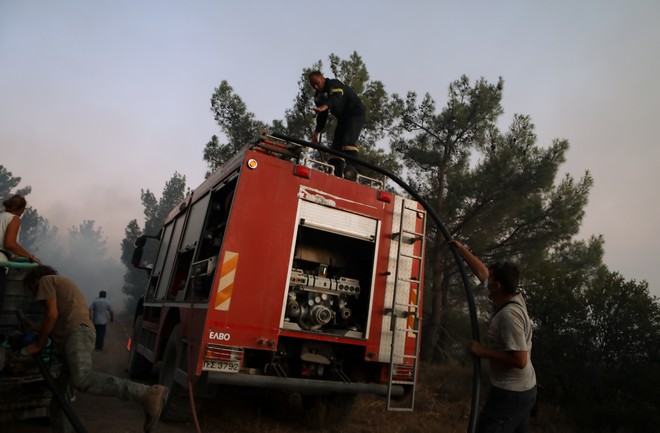 Φωτιά στη Δαδιά: Άλλη μια νύχτα αγωνίας – Σε ύφεση η πυρκαγιά στη Λέσβο