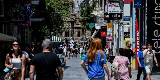 Πτώση των όγκων στο λιανικό εμπόριο λόγω ακρίβειας