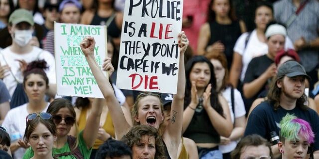 Τέξας: Γυναίκα ισχυρίστηκε ότι το αγέννητο παιδί της μετράει για επιβάτης, μετά από πρόστιμο