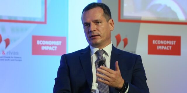 Μανουσάκης στο Economist: “Χρειαζόμαστε πυκνά δίκτυα για να πετύχουμε την ενεργειακή μετάβαση”