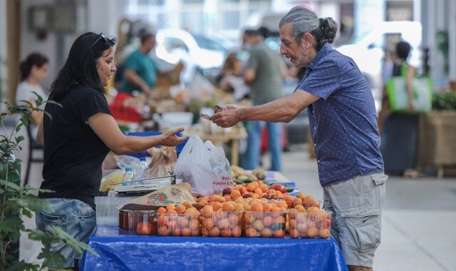 “Φρένο” στην κατανάλωση έως νεωτέρας