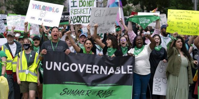 Μπάιντεν: Εξετάζει κατάσταση έκτακτης δημόσιας ανάγκης για τις αμβλώσεις