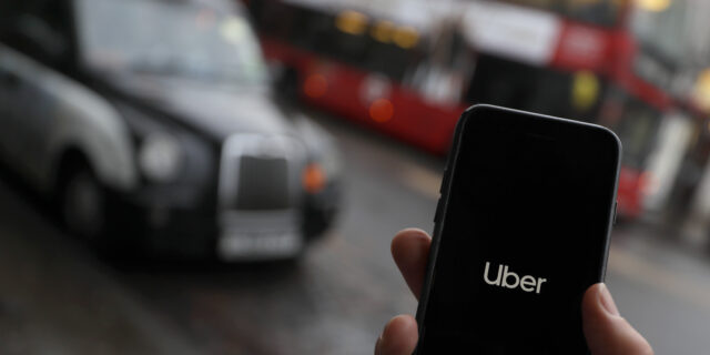 Πώς η Uber κέρδισε την εύνοια παγκοσμίων ηγετών – Τα SMS σε Μακρόν και άλλους πολιτικούς