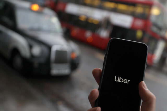 Πώς η Uber κέρδισε την εύνοια παγκοσμίων ηγετών – Τα SMS σε Μακρόν και άλλους πολιτικούς
