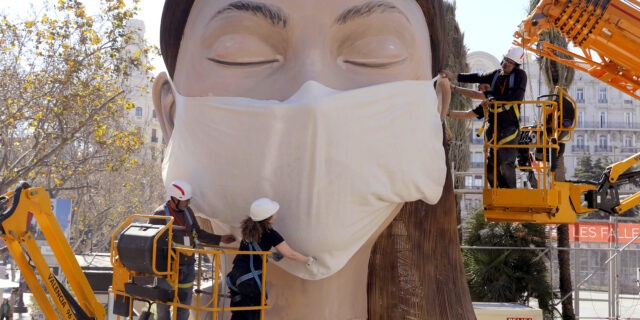 Τι παθαίνεις όταν κολλάς (και ξανακολλάς) Covid-19;