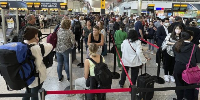 Βρετανία: Το αεροδρόμιο Χίθροου βάζει “κόφτη” στις αναχωρήσεις επιβατών – Στους 100.000 ημερησίως το όριο