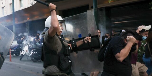 Όργιο αστυνομικής βίας στην πορεία για τον Μιχαηλίδη – ΕΔΕ από την ΕΛ.ΑΣ.