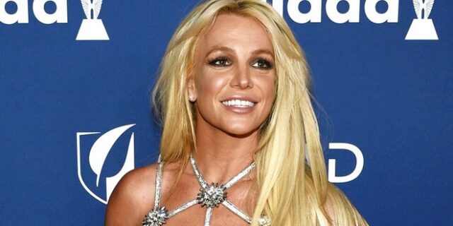 Britney Spears: Ξανά τόπλες πάνω σε πολυτελές σκάφος – Νέο βίντεο στο Instagram