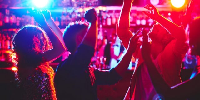 Χαλκιδική: 22χρονη κατήγγειλε σεξουαλική παρενόχληση και ξυλοδαρμό σε νυχτερινό μαγαζί