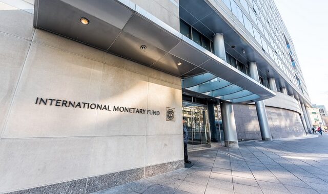 Το ΔΝΤ δεν βλέπει “δραματική βελτίωση” στον ρυθμό αύξησης της παγκόσμιας οικονομίας φέτος