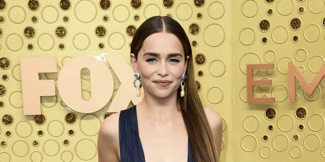 Εμίλια Κλαρκ: “Λείπει μεγάλο μέρος του εγκεφάλου μου, είναι απίστευτο ότι ζω και μιλάω”