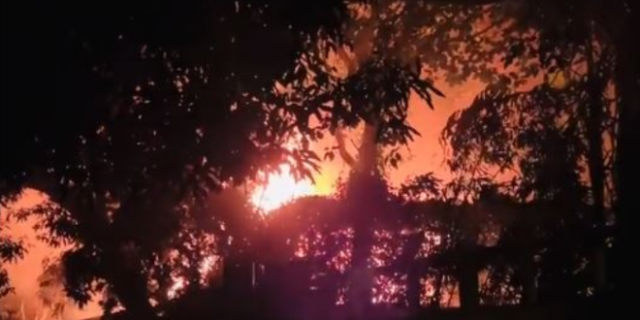 Σρι Λάνκα: Διαδηλωτές έβαλαν φωτιά στην κατοικία του πρωθυπουργού στο Κολόμπο