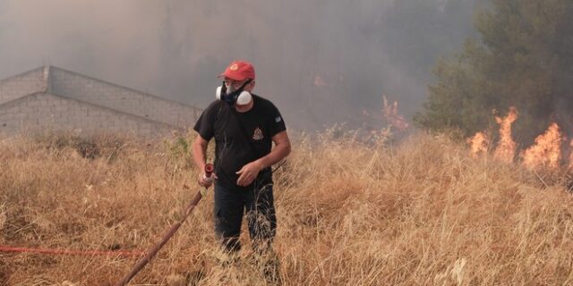 Φωτιά στην Εύβοια κοντά σε σπίτια – Οριοθετήθηκε η πυρκαγιά στα Κύθηρα
