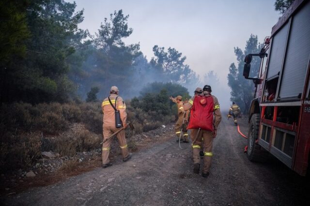 Φωτιές: Ενισχύθηκαν οι δυνάμεις σε Ηλεία και Κορινθία