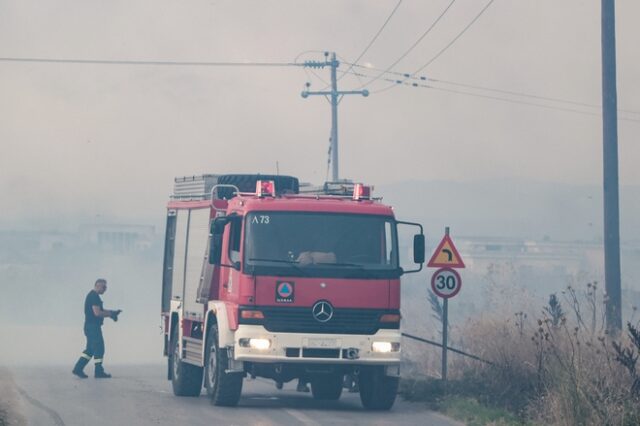 Τζια: Φωτιά μαίνεται σε δύο μετώπα