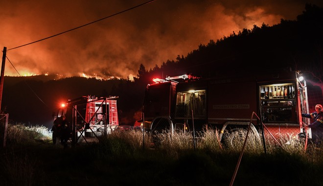 Φωτιά σε Αχαΐα και Ηλεία: Εκκενώθηκαν τέσσερις οικισμοί – Ολονύχτια μάχη με τις φλόγες
