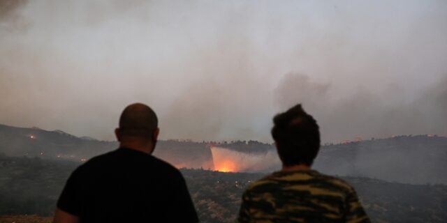 Φωτιά στην Πεντέλη: Σύσταση για αποφυγή μετακινήσεων προς εγκαταστάσεις απασχόλησης παιδιών