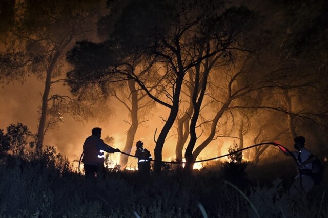 Φωτιά στον Έβρο: Εκκενώνεται προληπτικά το χωριό της Δαδιάς