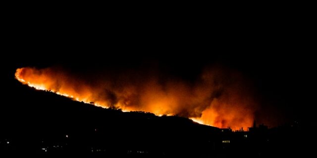 Φωτιά στα Τρίκαλα Κορινθίας – Μεγάλη κινητοποίηση της Πυροσβεστικής