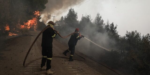 Φωτιά στον Άγιο Βασίλειο Ρεθύμνου – Εκκενώθηκε η περιοχή Ορνέ, τραυματίστηκε πυροσβέστης