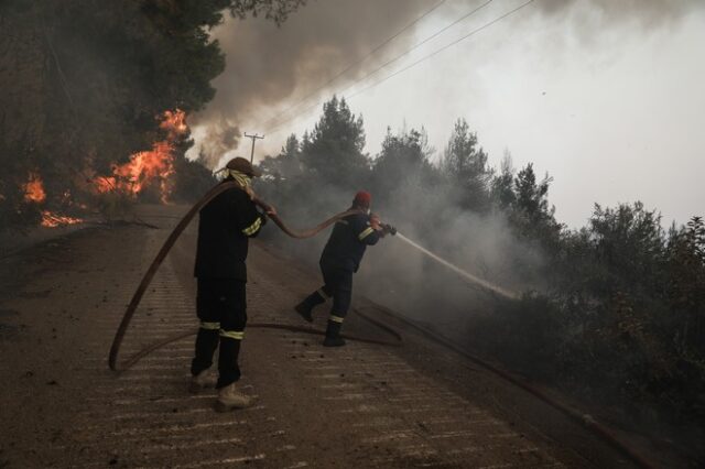Φωτιά στον Άγιο Βασίλειο Ρεθύμνου – Εκκενώθηκε η περιοχή Ορνέ, τραυματίστηκε πυροσβέστης