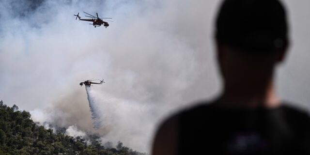 Φωτιά στο Ρέθυμνο: Μαίνεται το μέτωπο στα Σαχτούρια – Εκκενώνονται δύο περιοχές