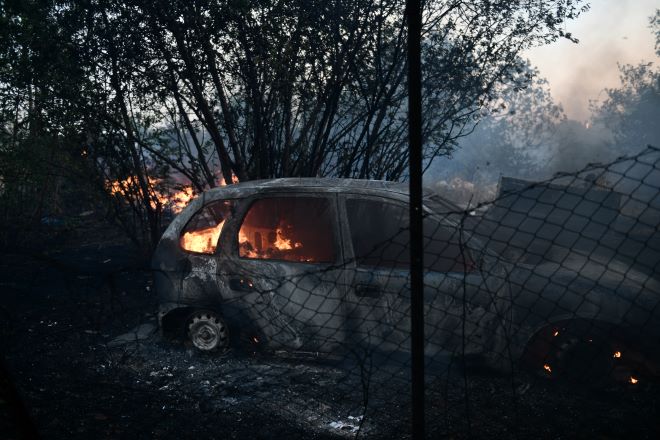 Φωτιά στη Πεντέλη: Οι πρώτες εικόνες από τα καμένα και τις καταστροφές