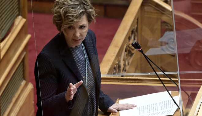 Όλγα Γεροβασίλη στη Βουλή: “Το δικό σας κινητό, κύριοι Υπουργοί, παρακολουθείται;”