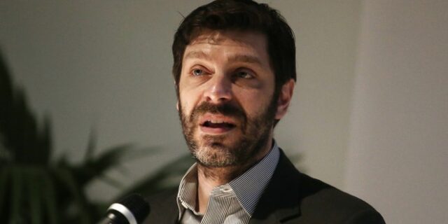 Επίθεση με μπογιές στο σπίτι του Νικόλα Γιατρομανωλάκη