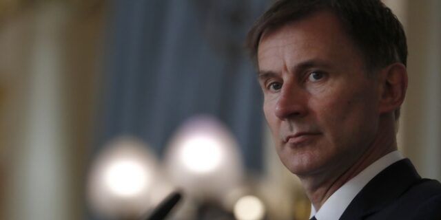 Βρετανία: “Ίσως χρειαστεί να ληφθούν πολύ δύσκολες αποφάσεις στο μέλλον”, λέει ο Υπ. Οικονομικών