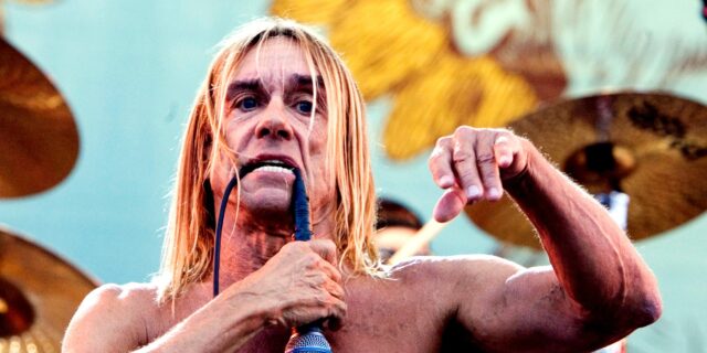 Τυχεροί όσοι προλάβαμε τον Iggy Pop – Το debate για τη βραχνή φωνή του και η ακύρωση