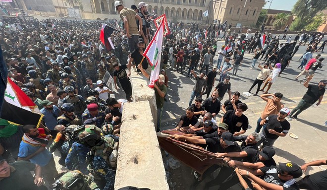 Ιράκ: Διαδηλωτές κατέλαβαν το κτίριο του Κοινοβουλίου μέσα στην Πράσινη Ζώνη στη Βαγδάτη