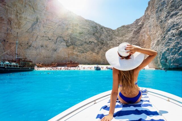 Με 67% άνοδο στις online προκρατήσεις ξενοδοχείων “καλπάζει” η Ελλάδα – Ποιοι προορισμοί καταγράφουν τριπλάσιο ποσοστό