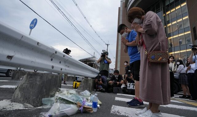 Δολοφονία Σίνζο Άμπε: Σε κατάσταση σοκ η Ιαπωνία – Στο προσκήνιο η ασφάλεια των δημόσιων προσώπων