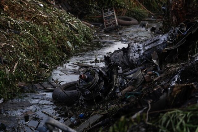 Πτώση αεροσκάφους Antonov στην Καβάλα – Πυροσβεστική: Δεν εντοπίστηκαν επικίνδυνες ουσίες, ανασύρθηκε μία σορός