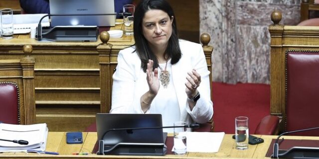 Δικαστήριο βάζει στον πάγο την απόφαση Κεραμέως να θέσει σε δυνητική αργία πολύτεκνο εκπαιδευτικό