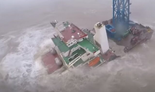 Πλοίο κόπηκε στα δύο στη θάλασσα της Νότιας Κίνας – Η δραματική διάσωση