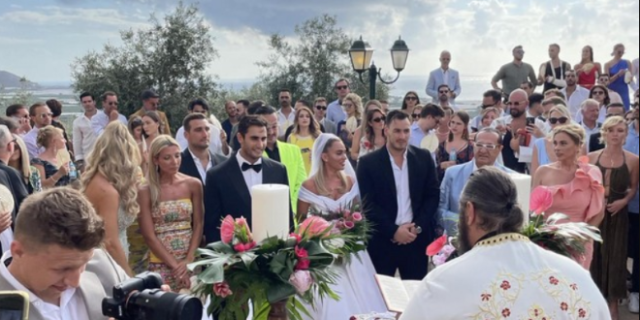 Κόνι Μεταξά – Μάριος Καπότσης: Παντρεύτηκαν στην Κρήτη – Οι πρώτες εικόνες από τον παραμυθένιο γάμο